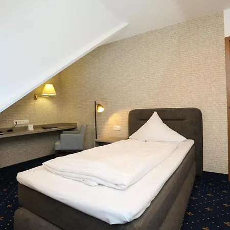 Hotel Zur Linde 2*